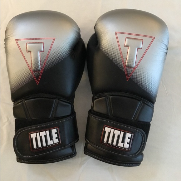 Boxing Gloves - Picture 1 of 2